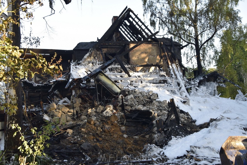 Grossfeuer Einfamilienhaus Siegburg Muehlengrabenstr P1164.JPG - Miklos Laubert